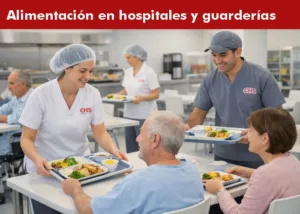 Personal de CHS México sirviendo alimentos saludables en comedor hospitalario moderno, con uniformes corporativos y atención profesional